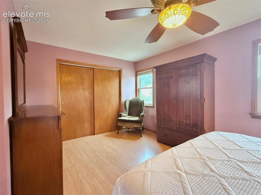 Image 13 of 32: Bedroom