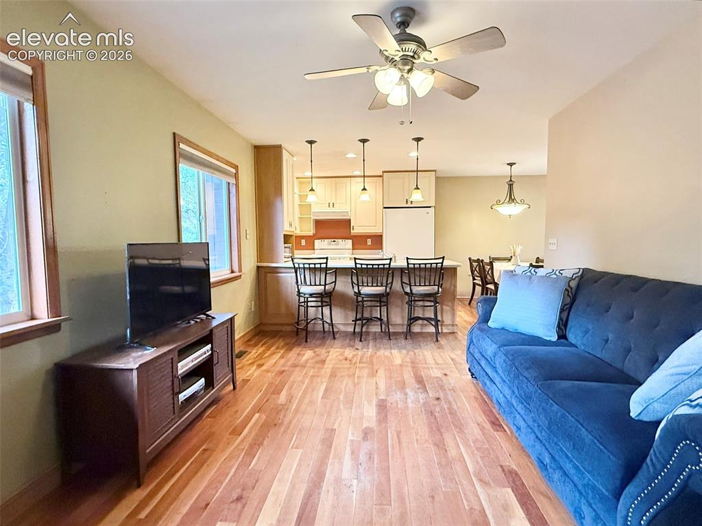 Image 4 of 32: Living Room