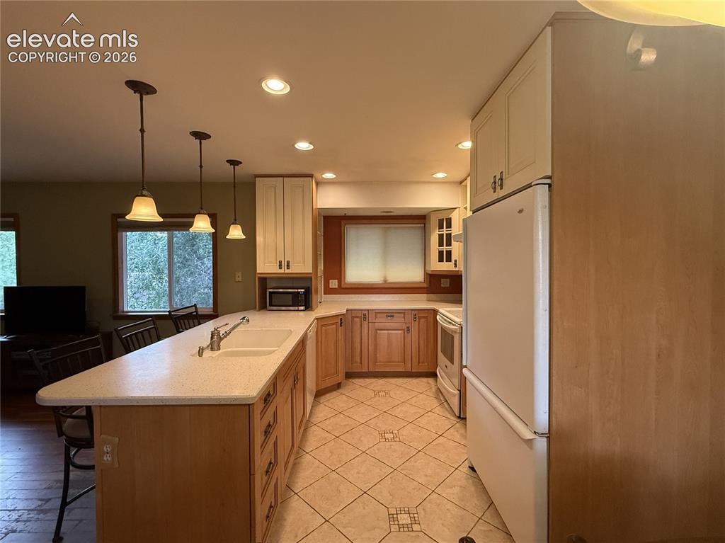 Image 5 of 32: Kitchen