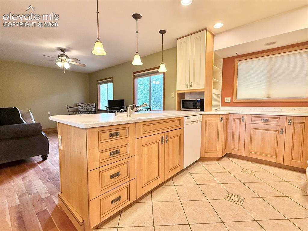 Image 6 of 32: Kitchen