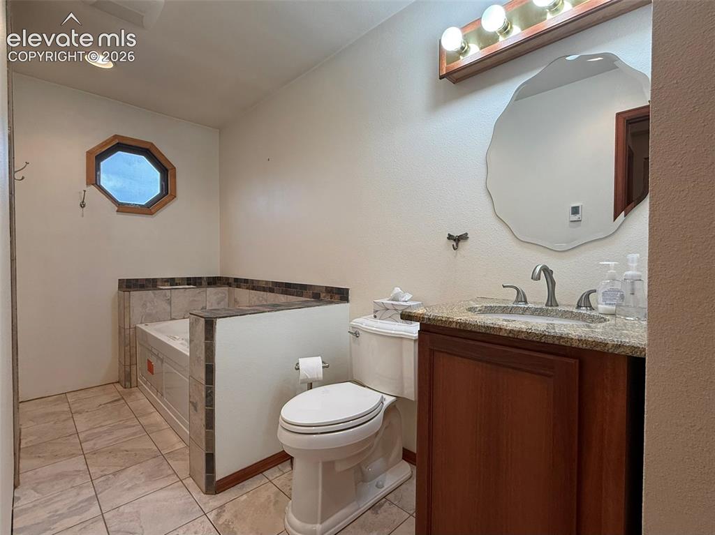 Image 9 of 32: Bathroom