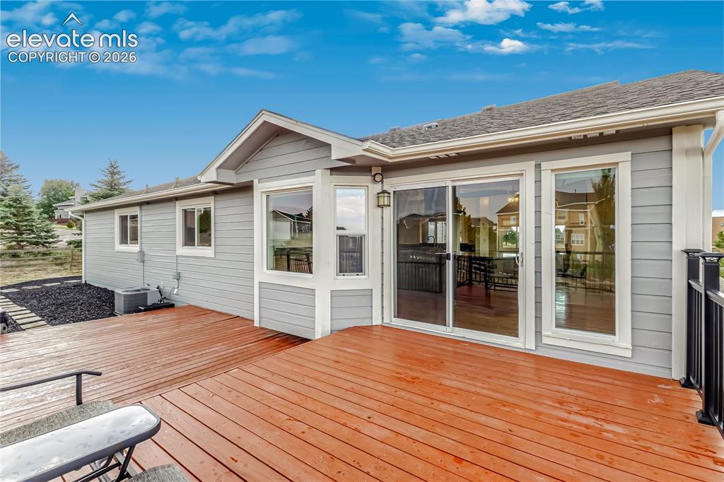Image 49 of 50: Deck