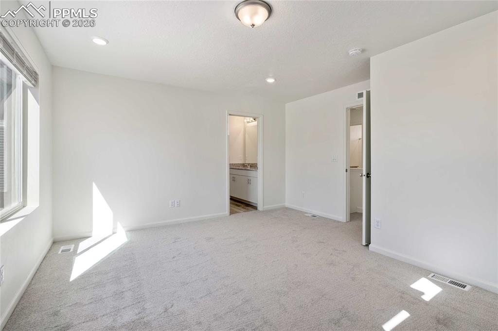 Image 14 of 22: Photos of a model home