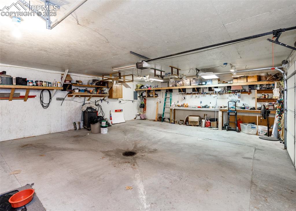 Image 11 of 45: Garage