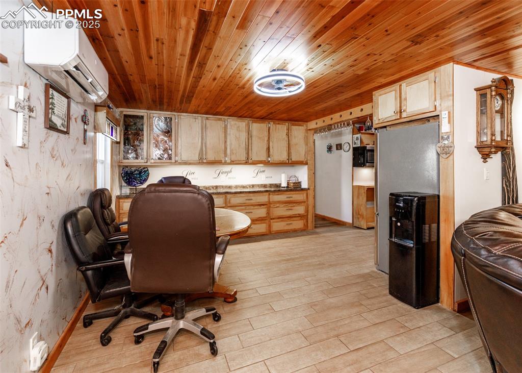 Image 12 of 45: Office