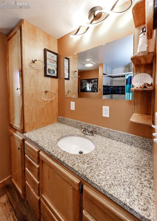 Image 25 of 45: Bathroom