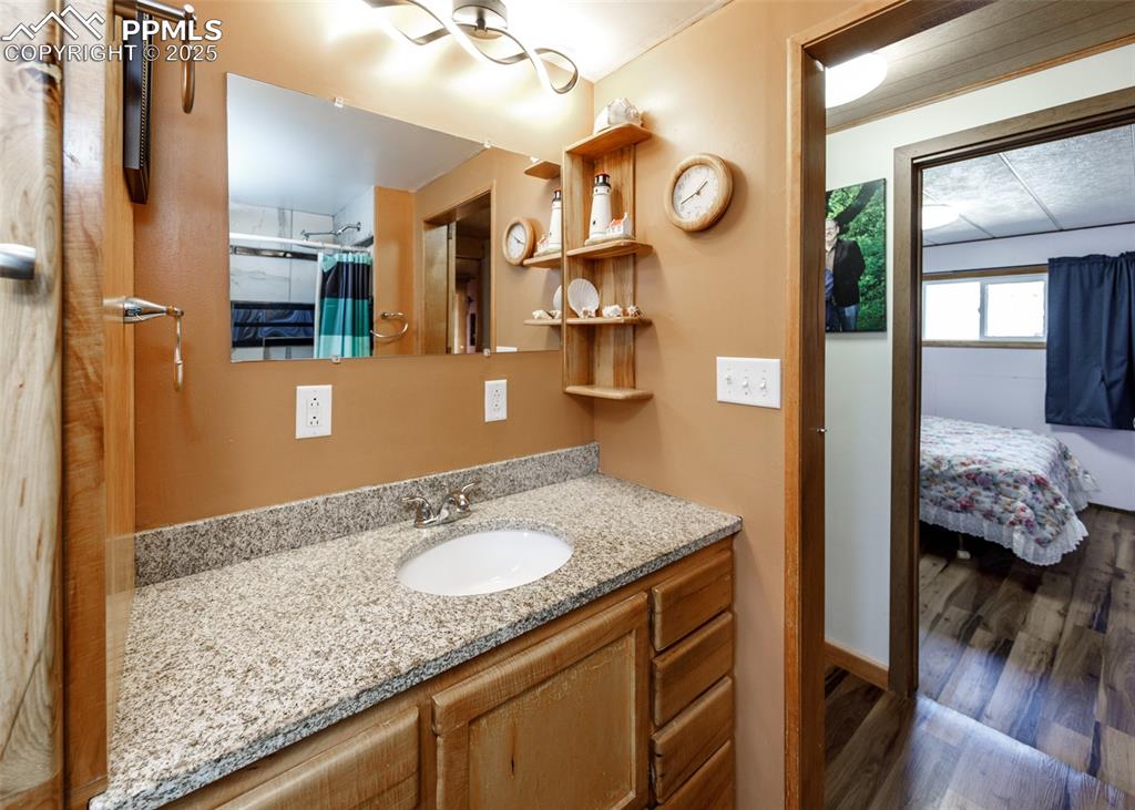 Image 26 of 45: Bathroom