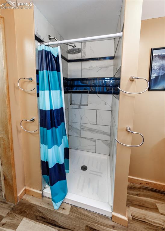 Image 27 of 45: Bathroom