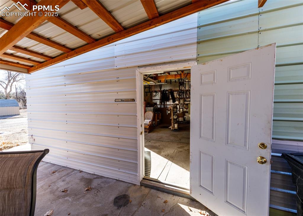 Image 32 of 45: Entry