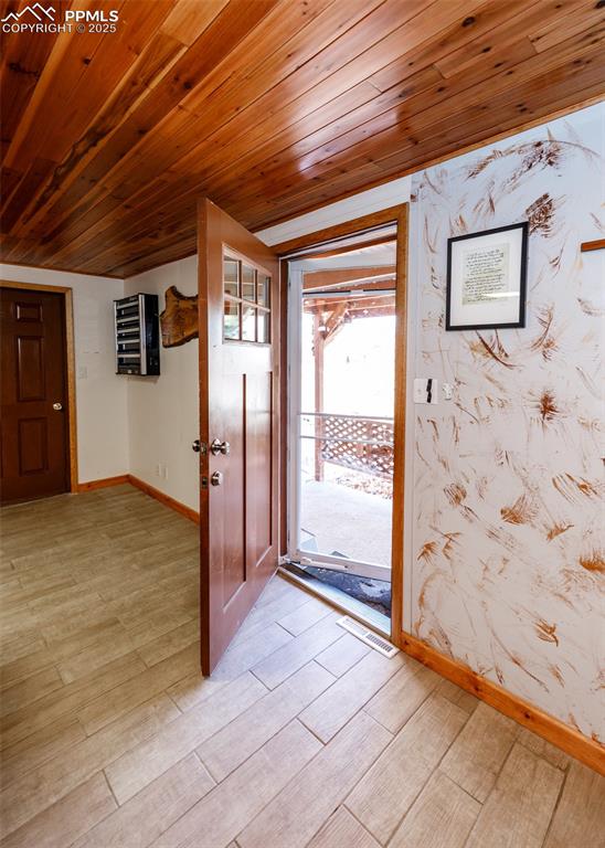 Image 6 of 45: Entry