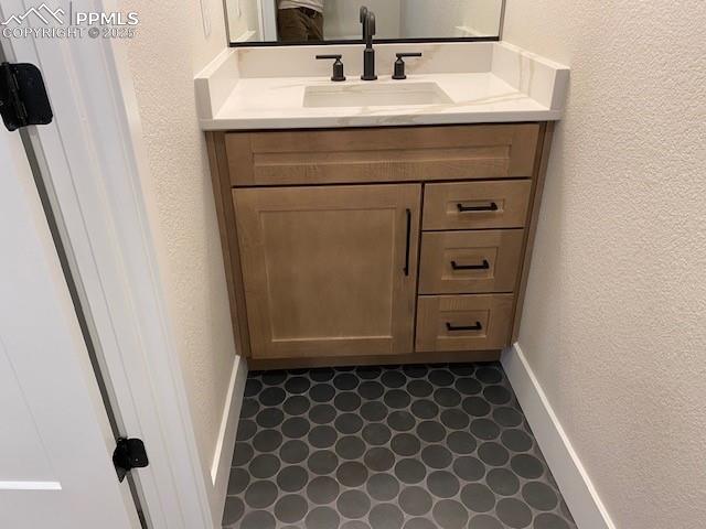 Image 15 of 27: Bathroom