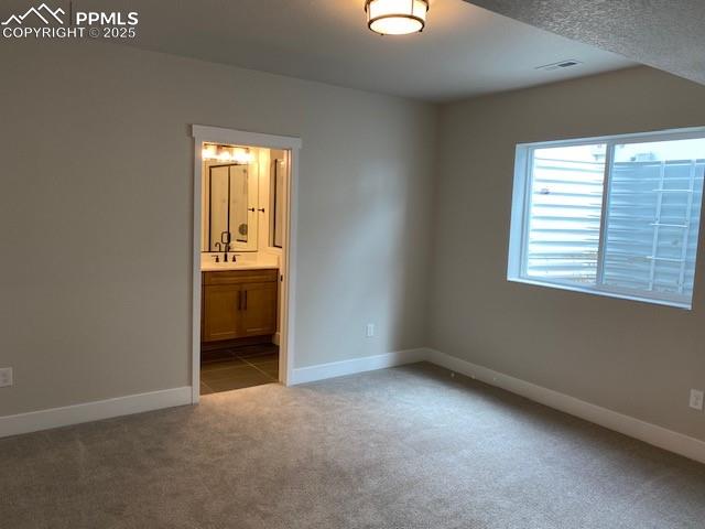 Image 17 of 27: Bedroom