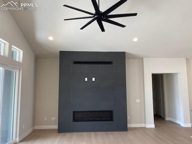 Image 7 of 27: Living Room