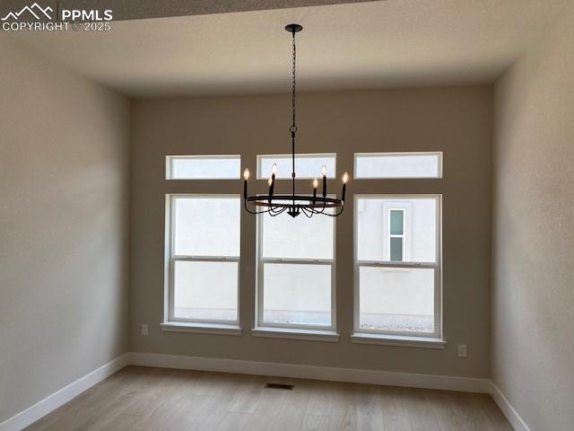 Image 8 of 27: Dining Area