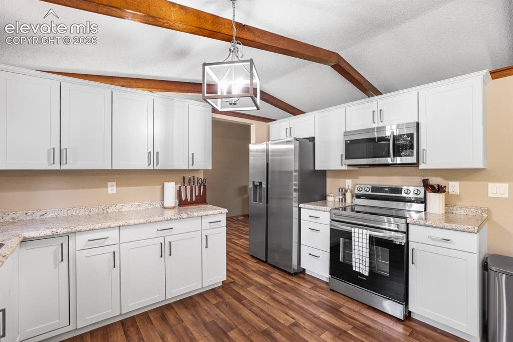 Image 16 of 48: Kitchen