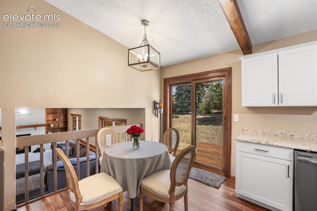 Image 17 of 48: Dining Area