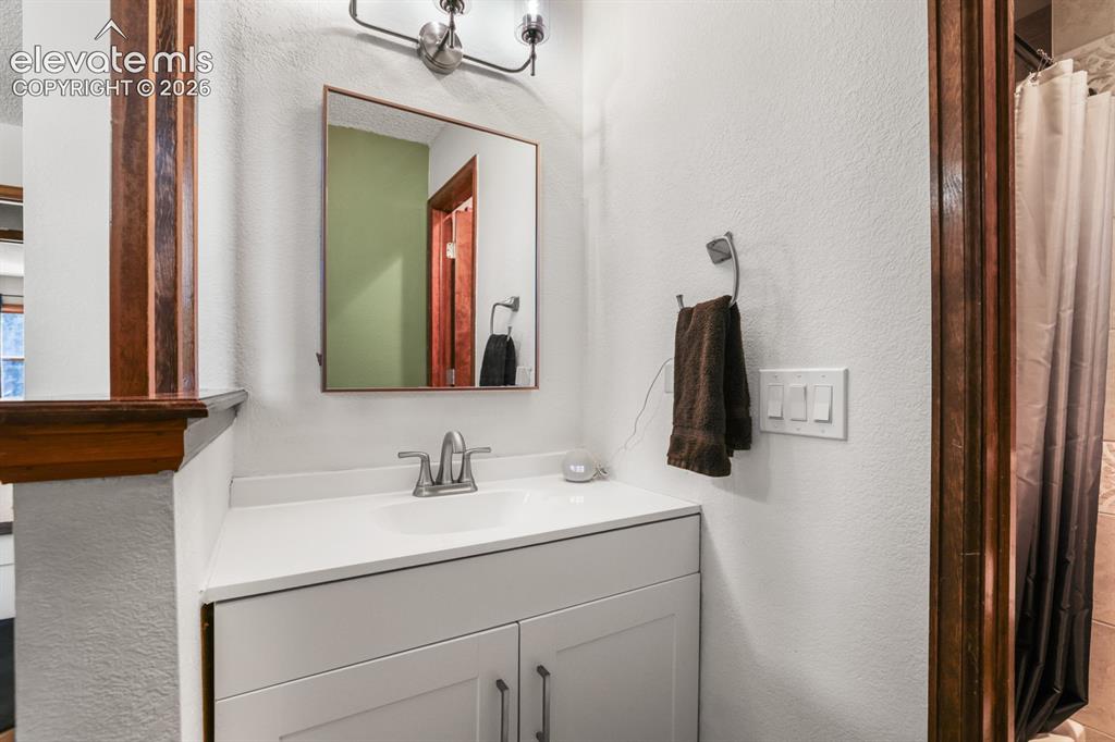Image 22 of 48: Master Bathroom