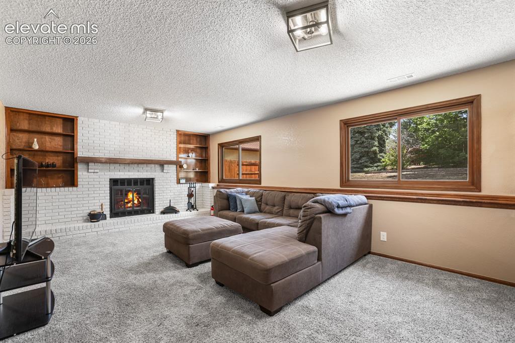 Image 33 of 48: Family Room