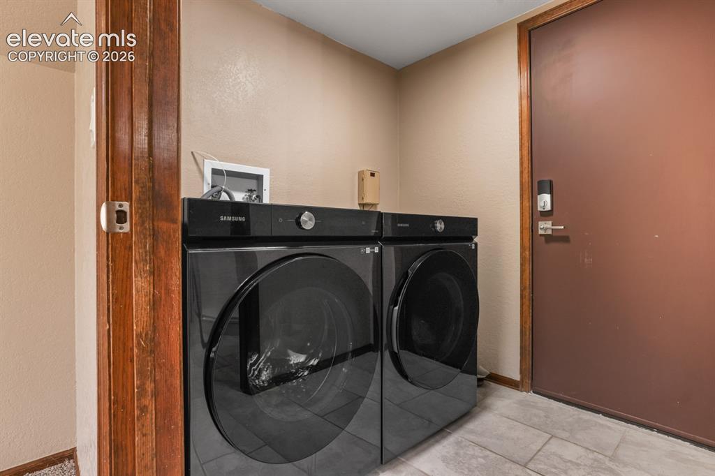 Image 38 of 48: Laundry