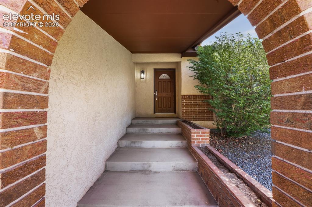 Image 45 of 48: Entryway