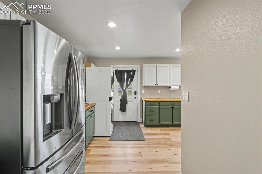 Image 12 of 44: Kitchen