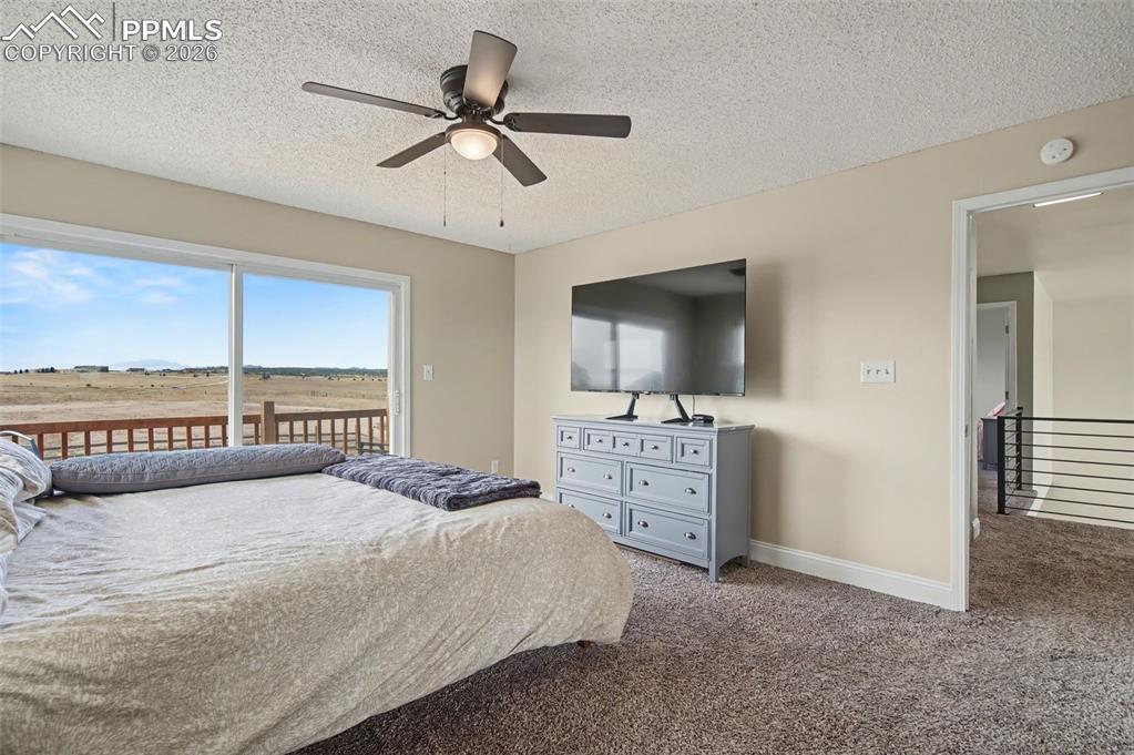 Image 18 of 44: Bedroom