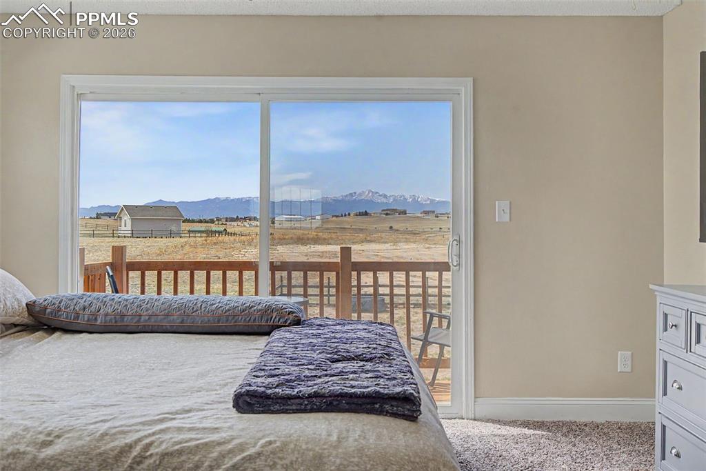 Image 19 of 44: Bedroom