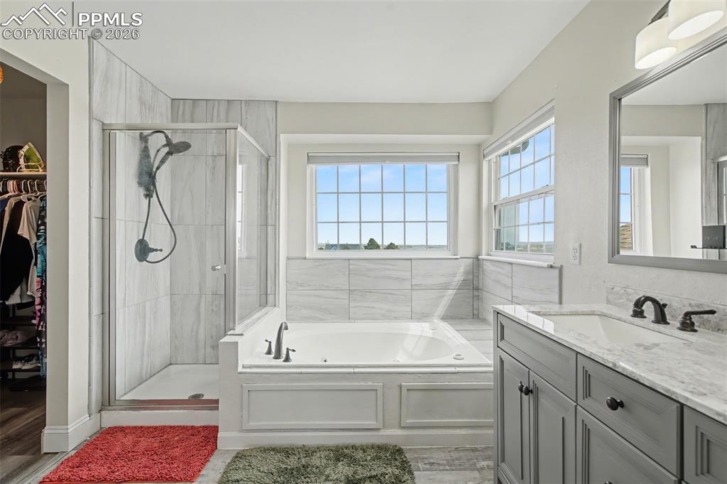 Image 20 of 44: Bathroom