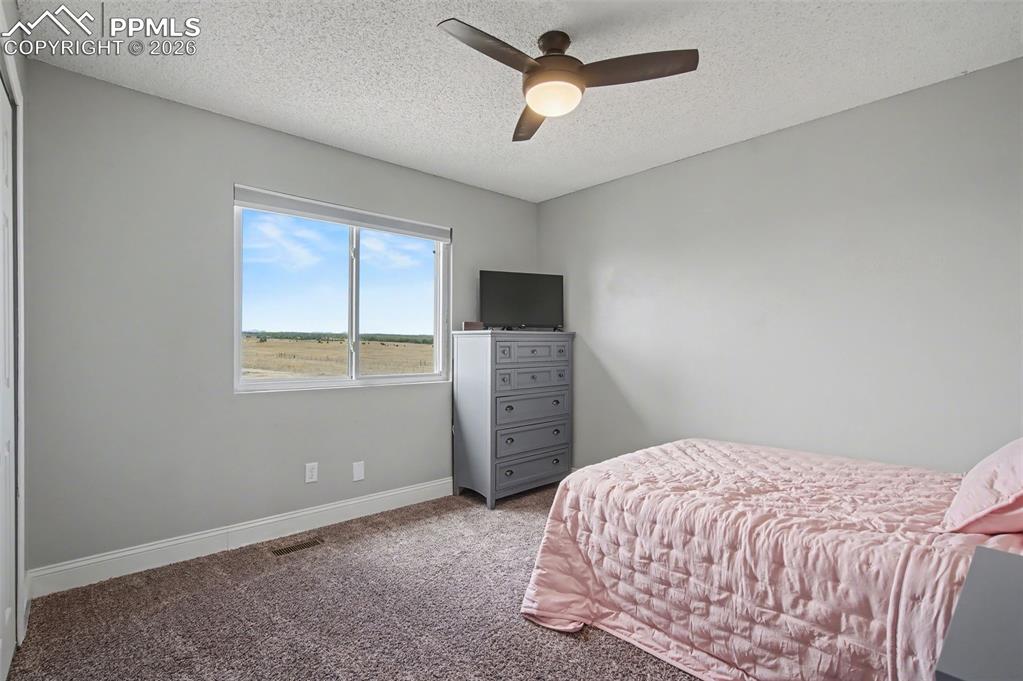 Image 23 of 44: Bedroom