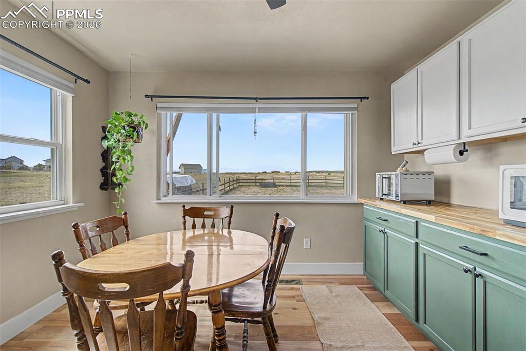 Image 8 of 44: Dining Area