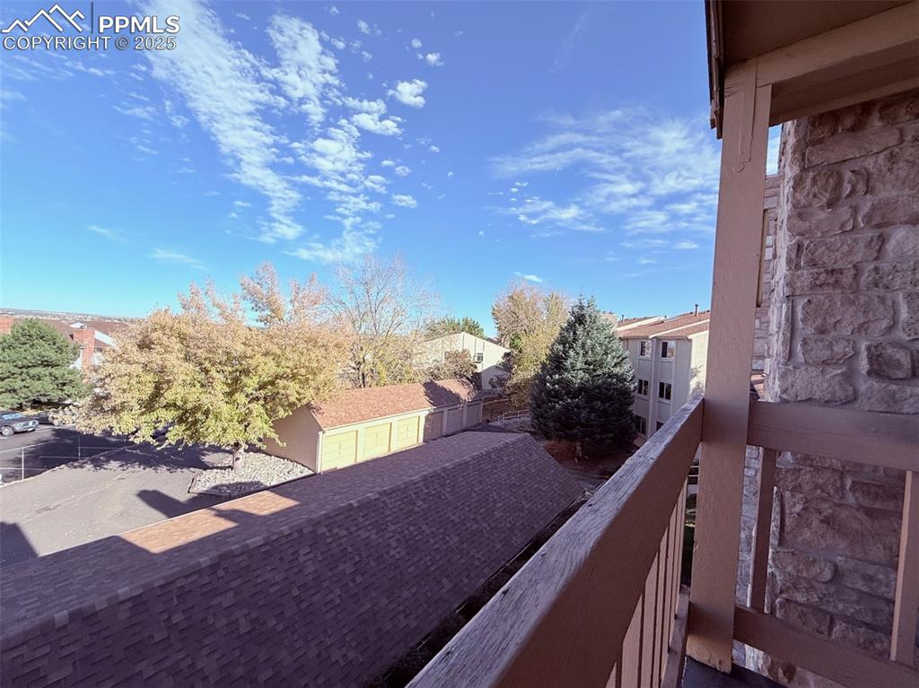 Image 27 of 35: View of balcony