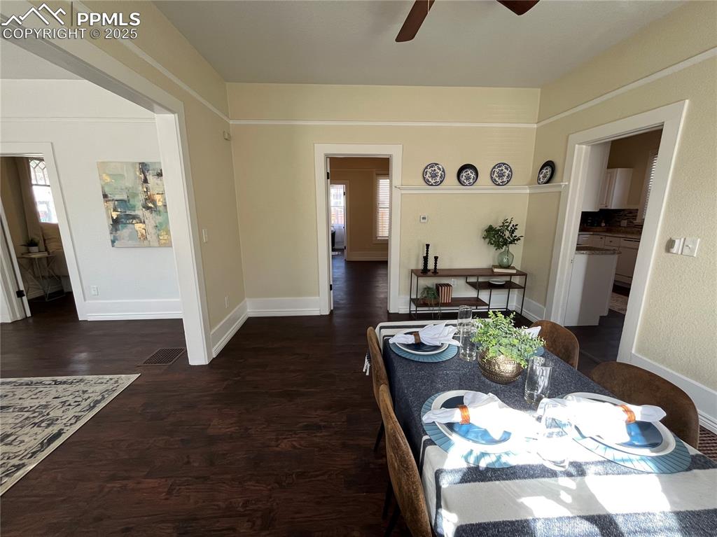 Image 21 of 30: Dining Area