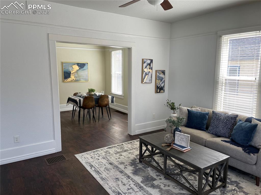 Image 4 of 30: Big and bright. Ceiling Fan!