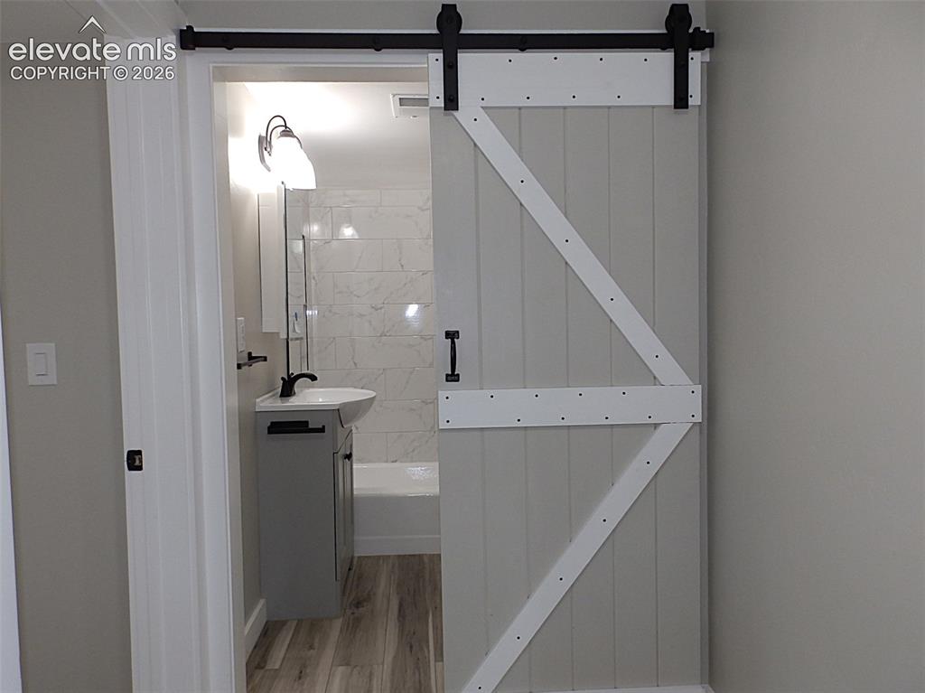 Image 10 of 17: Bathroom
