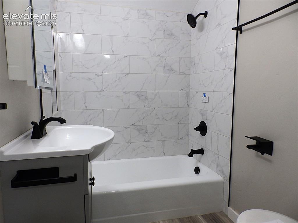 Image 11 of 17: Bathroom