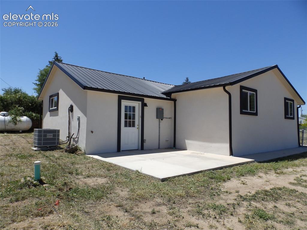 Image 16 of 17: Back of Structure