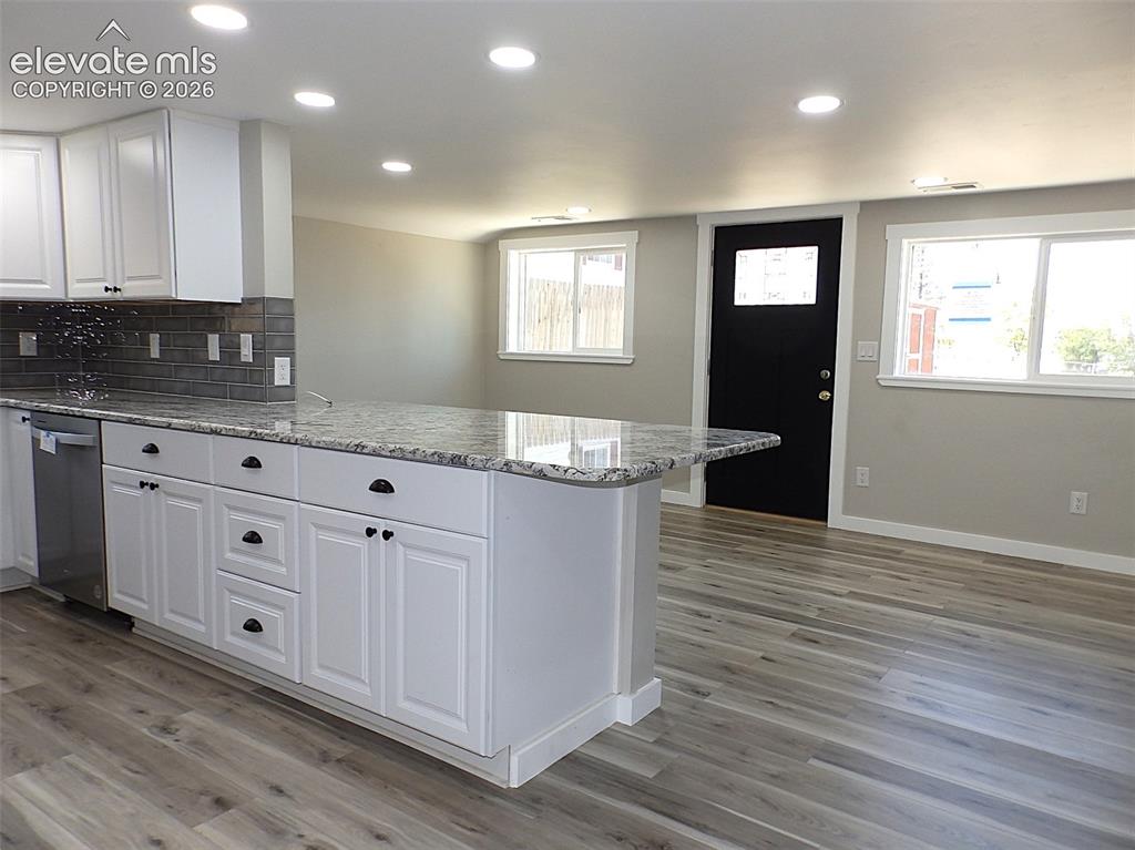 Image 4 of 17: Kitchen
