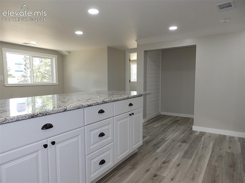 Image 8 of 17: Kitchen