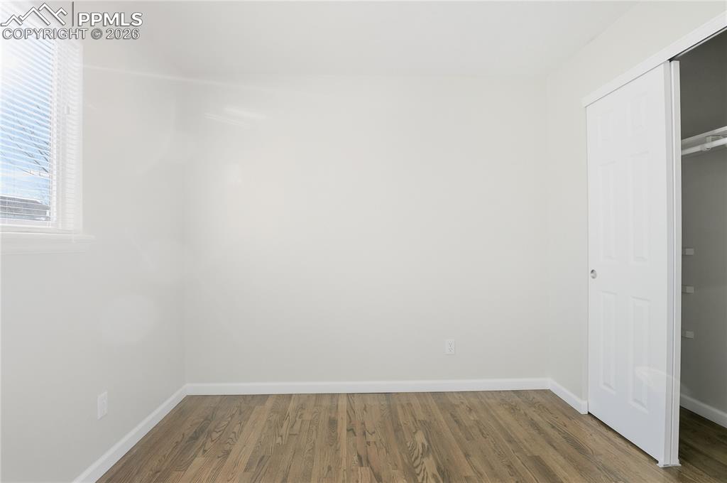 Image 11 of 21: Bedroom