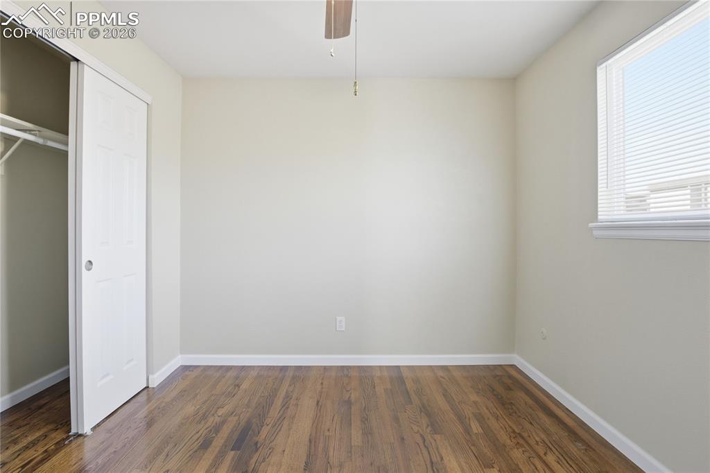 Image 13 of 21: Bedroom