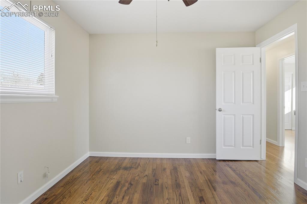 Image 14 of 21: Bedroom