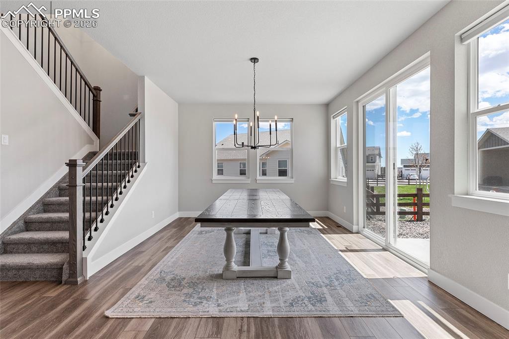 Image 14 of 50: Dining Area