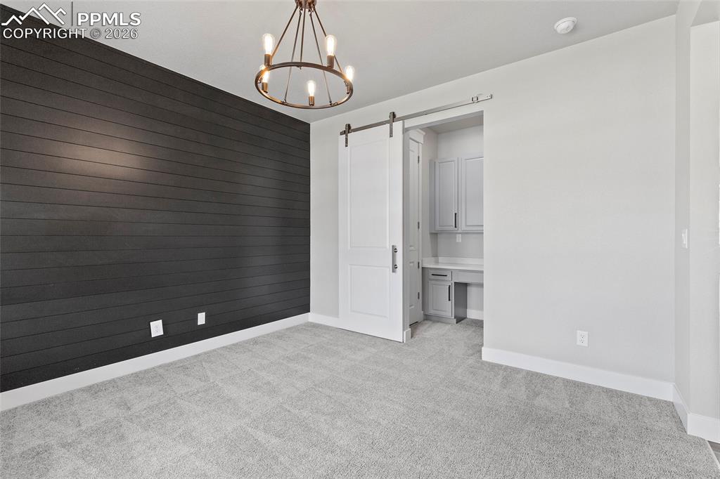 Image 17 of 50: Bedroom