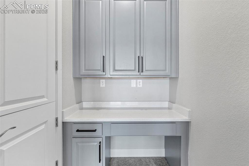 Image 18 of 50: Office