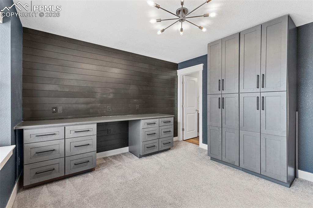 Image 29 of 50: Office