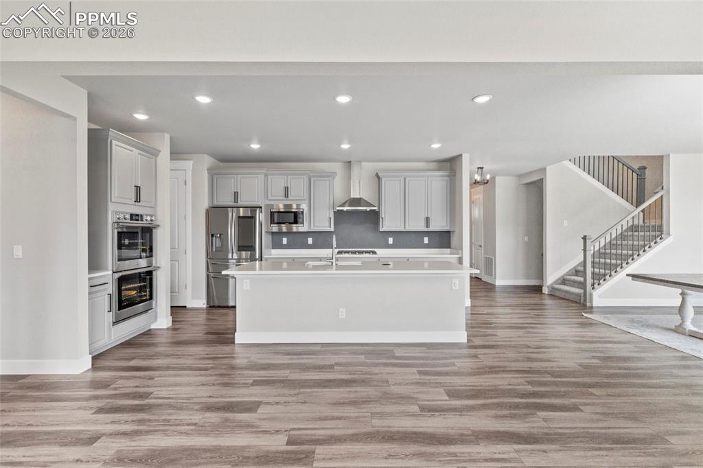 Image 3 of 50: Kitchen