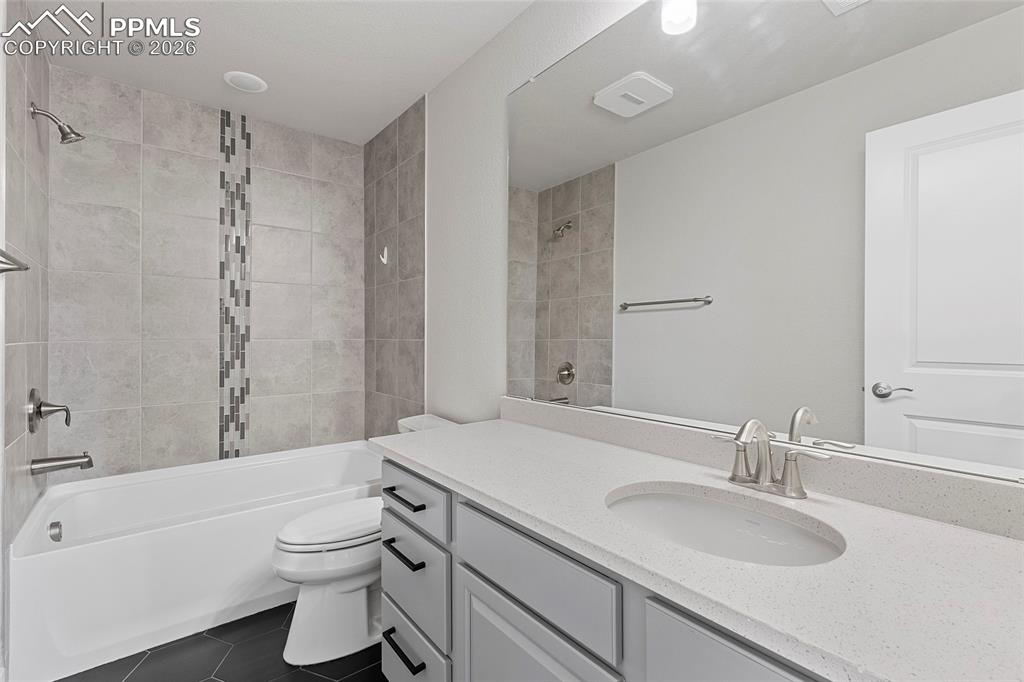 Image 32 of 50: Bathroom