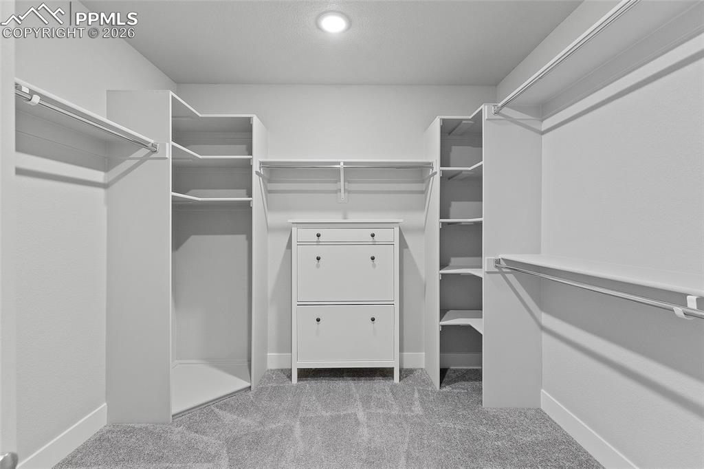 Image 36 of 50: Closet