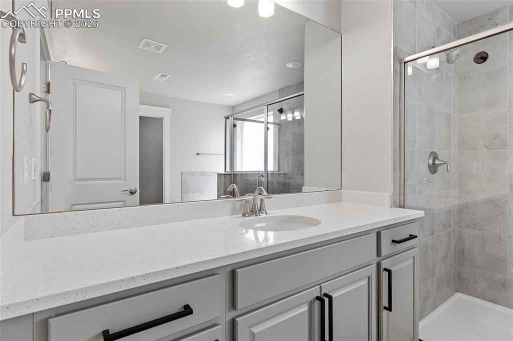 Image 38 of 50: Bathroom