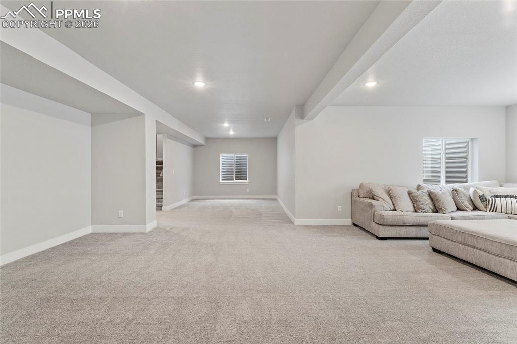 Image 39 of 50: Living Room